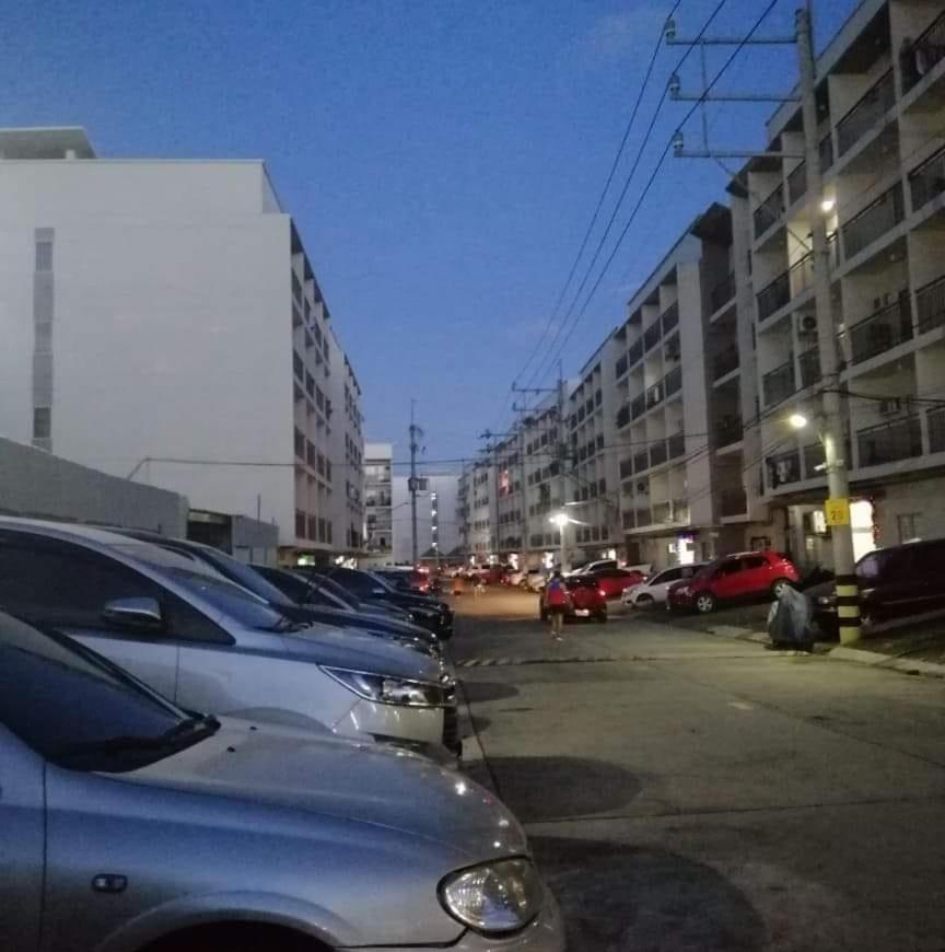 Ekonumi Rooms At Moonwalk Paranaque Paranaque City Exteriör bild