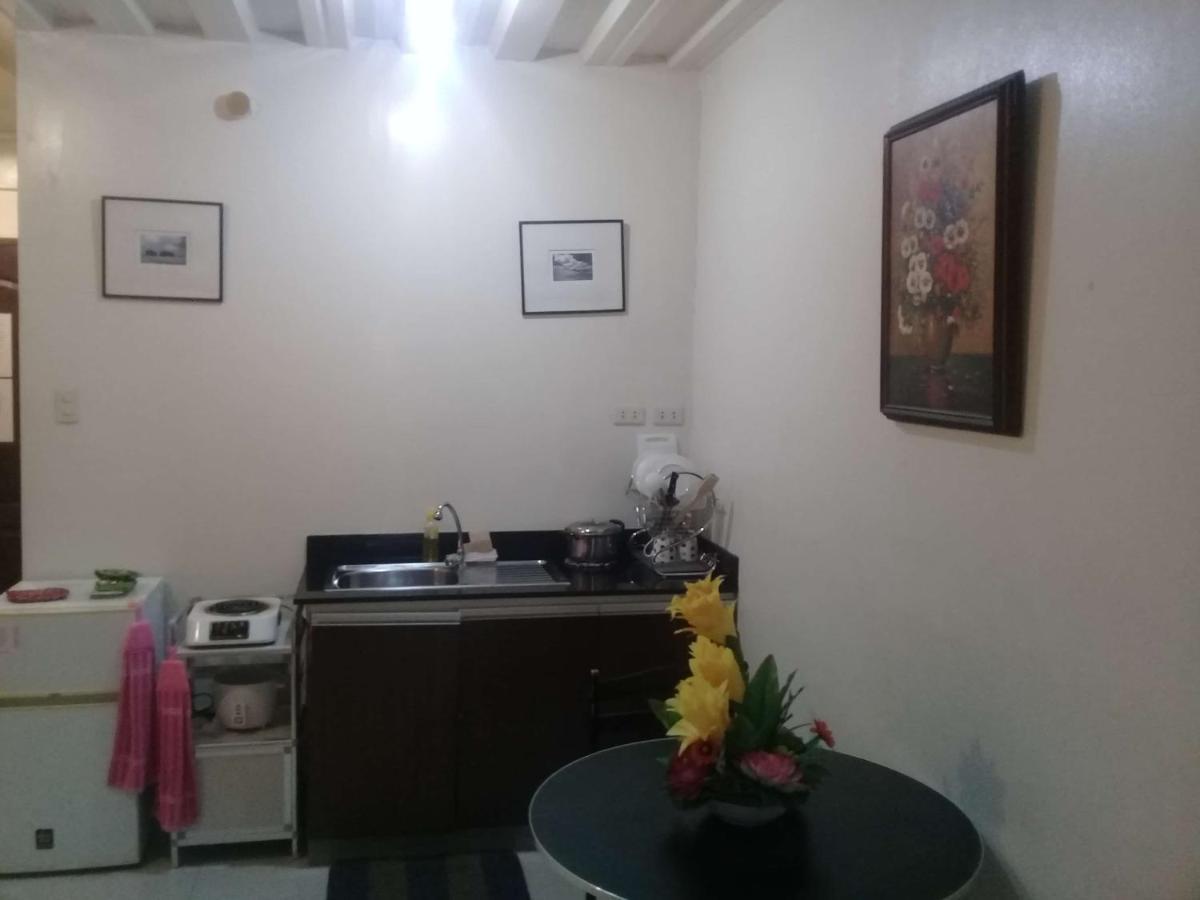 Ekonumi Rooms At Moonwalk Paranaque Paranaque City Exteriör bild